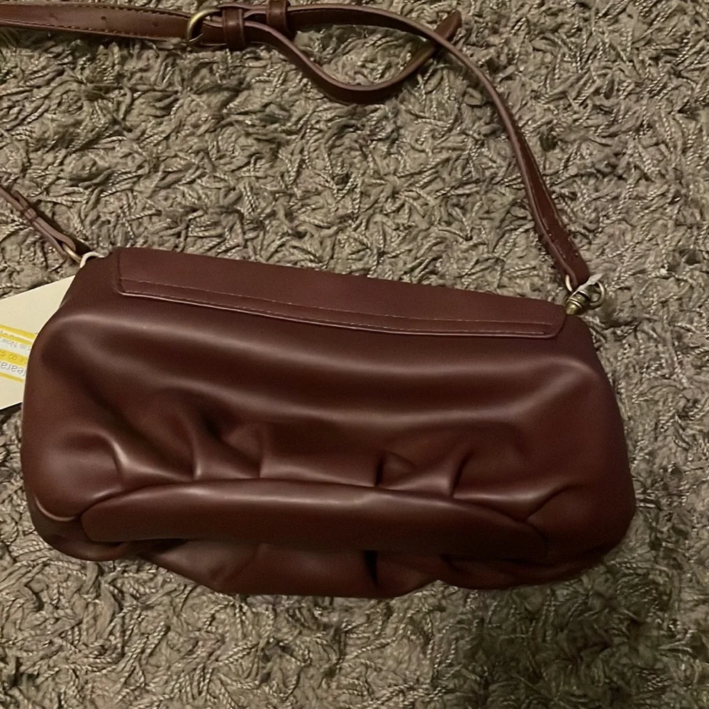 Universal Thread red crossbody bag - Picture 3 of 5